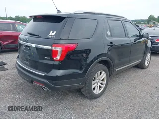 2018 Ford Explorer XLT z VIN 1FM5K8D81JGB94119, wystawiony jako IAAI lot #42346378 z przebiegiem 151 511 mil mil oraz . Historia ofert i sprzedaży dostępna na DreamBid. Obrazek 4.
