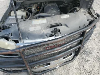 2001 GMC Sierra 2500HD SLE with VIN 1GTHK23U61F195057, listed as a Copart auction lot 82036024 with 116,211 mi miles and Salvage Title. Bid and sale history available at carsss.com. Image 11.