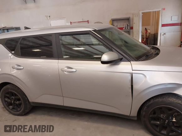 2020 Kia Soul S with VIN KNDJ23AU5L7016093, listed as a IAAI auction lot 41398818 with 113,819 mi miles. Bid and sale history available at carsss.com. Image 14.