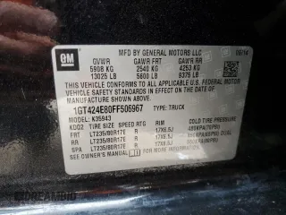 2015 GMC Sierra 3500HD Denali z VIN 1GT424E80FF506967, wystawiony jako Copart lot #49715055 z przebiegiem 191 033 mil mil oraz Czysty tytuł • Clean title. Historia ofert i sprzedaży dostępna na DreamBid. Obrazek 12.