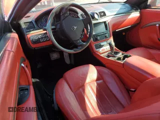 2011 Maserati GranTurismo S z VIN ZAM45KLA5B0059157, wystawiony jako Copart lot #61499065 z przebiegiem Nie podano mil oraz Czysty tytuł • Clean title. Historia ofert i sprzedaży dostępna na DreamBid. Obrazek 8.