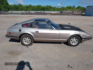 1983 Datsun 280ZX z VIN JN1HZ04S9DX573578, wystawiony jako IAAI lot #42516151 z przebiegiem 135 572 mil mil oraz . Historia ofert i sprzedaży dostępna na DreamBid. Obrazek 13.