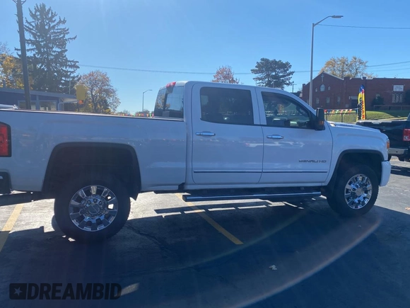 2019 GMC Sierra 2500HD Denali with VIN 1GT12SEY3KF126085, listed as a Copart auction lot 80066324 with 148,543 mi miles and Clean Title. Bid and sale history available at carsss.com. Image 4.
