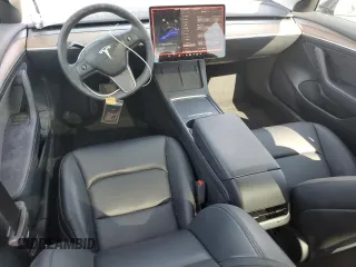 2023 Tesla Model 3 z VIN 5YJ3E1EA1PF647301, wystawiony jako Copart lot #58545905 z przebiegiem 21 082 mil mil oraz Szkody całkowita. Historia ofert i sprzedaży dostępna na DreamBid. Obrazek 8.
