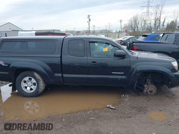 2010 Toyota Tacoma z VIN 5TEUU4EN7AZ747162, wystawiony jako IAAI lot #41899480 z przebiegiem Nie podano mil oraz . Historia ofert i sprzedaży dostępna na DreamBid. Obrazek 12.