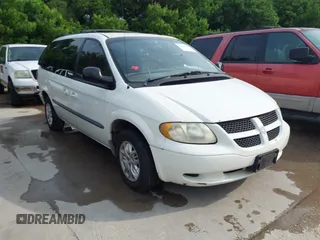 2002 Dodge Caravan Sport with VIN 2B4GP44382R741363, listed as a IAAI auction lot 42141905 with 204,793 mi miles. Bid and sale history available at carsss.com. Image 1.