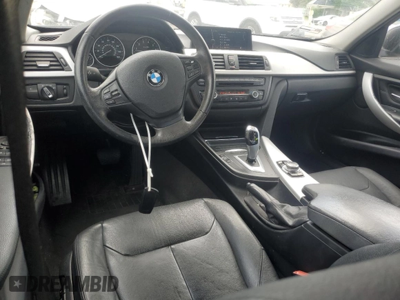 2013 BMW 3 Series 328i z VIN WBA3C1C54DF441678, wystawiony jako Copart lot #56226705 z przebiegiem 96 829 mil mil oraz Szkody całkowita. Historia ofert i sprzedaży dostępna na DreamBid. Obrazek 8.