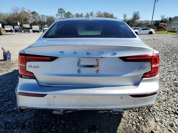 2022 Volvo S60 Momentum with VIN 7JRL12FZ4NG177811, listed as a Copart auction lot 82125004 with 41,997 mi miles and Salvage Title. Bid and sale history available at carsss.com. Image 6.