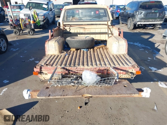 1984 Datsun 720 z VIN JN6ND01S9EW022655, wystawiony jako IAAI lot #41364439 z przebiegiem 242 833 mil mil oraz . Historia ofert i sprzedaży dostępna na DreamBid. Obrazek 15.