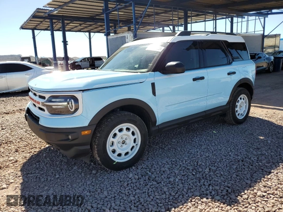 2024 Ford Bronco Sport Heritage z VIN 3FMCR9G69RRE30930, wystawiony jako Copart lot #53363355 z przebiegiem 11 617 mil mil oraz Szkoda całkowita • Salvage title. Historia ofert i sprzedaży dostępna na DreamBid. Obrazek 1.