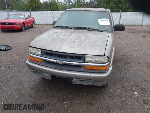 1998 Chevrolet S-10 with VIN 1GCCS1444WK249330, listed as a IAAI auction lot 41092372 with 1 mi miles. Bid and sale history available at carsss.com. Image 6.
