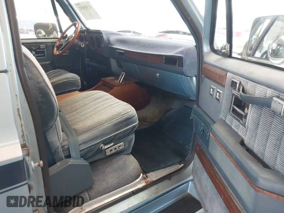 1989 GMC Suburban with VIN 1GKER16K7KF509078, listed as a IAAI auction lot 42593032 with 86,175 mi miles and . Bid and sale history available at DreamBid. Image 5.