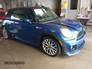 2012 MINI Convertible S z VIN WMWZP3C54CT250336, wystawiony jako IAAI lot #42444813 z przebiegiem Nie podano mil oraz . Historia ofert i sprzedaży dostępna na DreamBid. Obrazek 1.