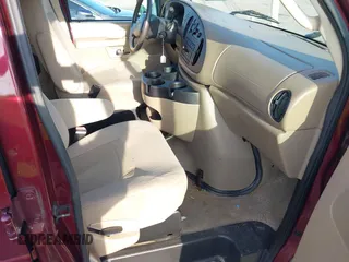 2007 Ford Econoline Passenger XL with VIN 1FBNE31L07DA55685, listed as a IAAI auction lot 40151569 with 122,578 mi miles. Bid and sale history available at carsss.com. Image 5.