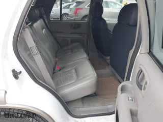 2001 Oldsmobile Bravada with VIN 1GHDT13W512122383, listed as a IAAI auction lot 41624026 with 176,973 mi miles. Bid and sale history available at carsss.com. Image 8.