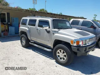 2006 Hummer H3 with VIN 5GTDN136768104397, listed as a IAAI auction lot 42020632 with 127,233 mi miles. Bid and sale history available at carsss.com. Image 1.