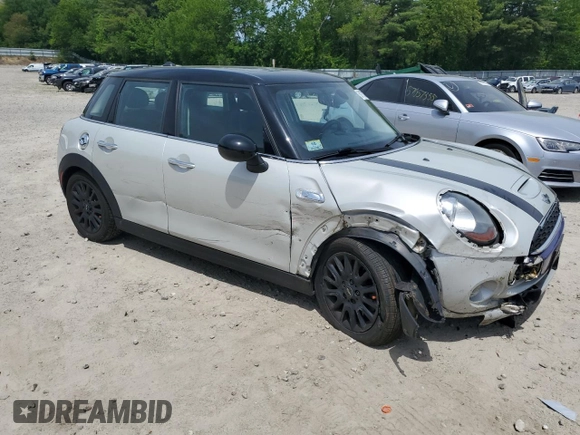 2015 MINI Hardtop 4 Door S with VIN WMWXU3C5XF2B56555, listed as a Copart auction lot 58775215 with 101,426 mi miles and Clean title. Bid and sale history available at DreamBid. Image 4.