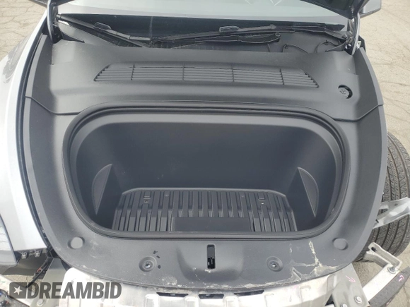 2025 Tesla Model Y Long Range with VIN 7SAYGDED7SF227582, listed as a Copart auction lot 47556595 with 5,340 mi miles and Salvage Title. Bid and sale history available at DreamBid. Image 11.