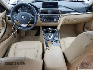 2014 BMW 3 Series 328i xDrive z VIN WBA3B5C58EP542888, wystawiony jako Copart lot #59136015 z przebiegiem 77 954 mil mil oraz Szkoda całkowita • Salvage title. Historia ofert i sprzedaży dostępna na DreamBid. Obrazek 8.