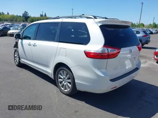 2017 Toyota Sienna XLE z VIN 5TDDZ3DC5HS162857, wystawiony jako IAAI lot #42054307 z przebiegiem 85 451 mil mil oraz . Historia ofert i sprzedaży dostępna na DreamBid. Obrazek 3.