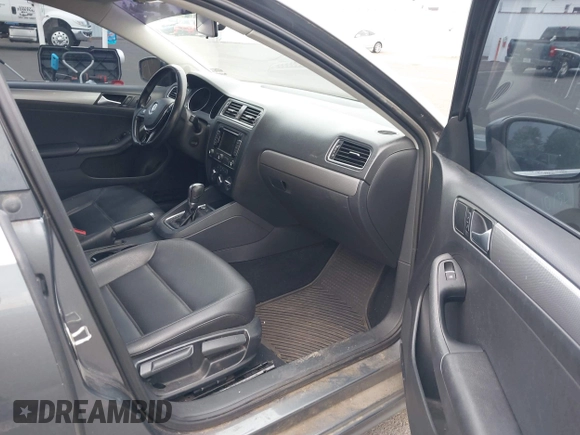 2015 Volkswagen Jetta SE with VIN 3VWD17AJXFM318080, listed as a IAAI auction lot 42119974 with 169,463 mi miles and . Bid and sale history available at DreamBid. Image 5.