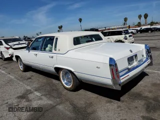 1990 Cadillac Brougham z VIN 1G6DW5479LR709291, wystawiony jako Copart lot #50173935 z przebiegiem 53 477 mil mil oraz Tytuł czysty. Historia ofert i sprzedaży dostępna na DreamBid. Obrazek 2.