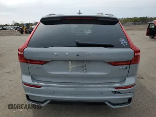 2024 Volvo XC60 Plus Dark Theme z VIN YV4L12RL3R1710498, wystawiony jako Copart lot #51565325 z przebiegiem 18 939 mil mil oraz Szkoda całkowita • Salvage title. Historia ofert i sprzedaży dostępna na DreamBid. Obrazek 6.