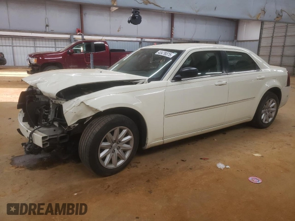 2008 Chrysler 300 LX with VIN 2C3KA43R58H122761, listed as a Copart auction lot 43479375 with 137,262 mi miles and Salvage Title. Bid and sale history available at carsss.com. Image 1.
