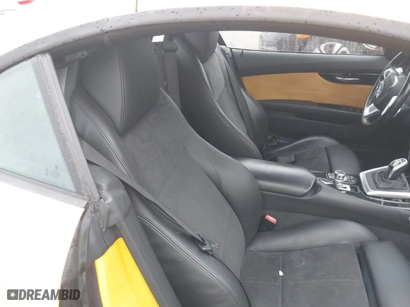 2011 BMW Z4 sDrive35i with VIN WBALM7C58BE383383, listed as a IAAI auction lot 41381714 with NaN miles. Bid and sale history available at carsss.com. Image 8.