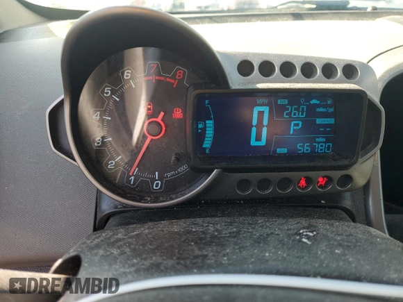 2016 Chevrolet Sonic LS z VIN 1G1JA5SH2G4101568, wystawiony jako Copart lot #57529175 z przebiegiem 56 780 mil mil oraz Szkoda całkowita • Salvage title. Historia ofert i sprzedaży dostępna na DreamBid. Obrazek 9.