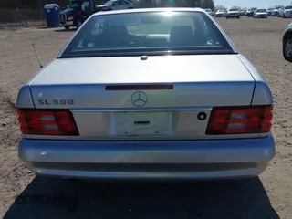 2001 Mercedes-Benz SL-Class with VIN WDBFA68F31F197746, listed as a IAAI auction lot 41493246 with 146,393 mi miles. Bid and sale history available at carsss.com. Image 16.
