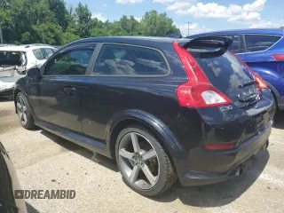 2013 Volvo C30 T5 z VIN YV1672MK5D2309013, wystawiony jako Copart lot #58766754 z przebiegiem 106 960 mil mil oraz Szkody całkowita. Historia ofert i sprzedaży dostępna na DreamBid. Obrazek 2.