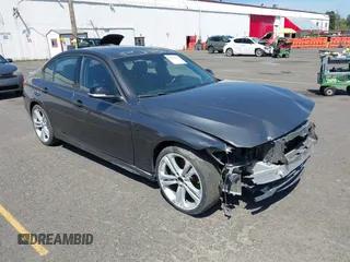 2012 BMW 3 Series 335i z VIN WBA3A9C5XCF077642, wystawiony jako IAAI lot #42385611 z przebiegiem 119 251 mil mil oraz . Historia ofert i sprzedaży dostępna na DreamBid. Obrazek 1.