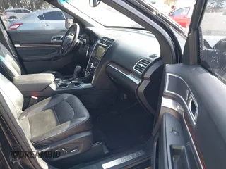 2016 Ford Explorer Limited with VIN 1FM5K8F83GGA46303, listed as a IAAI auction lot 41986126 with 137,068 mi miles. Bid and sale history available at carsss.com. Image 5.