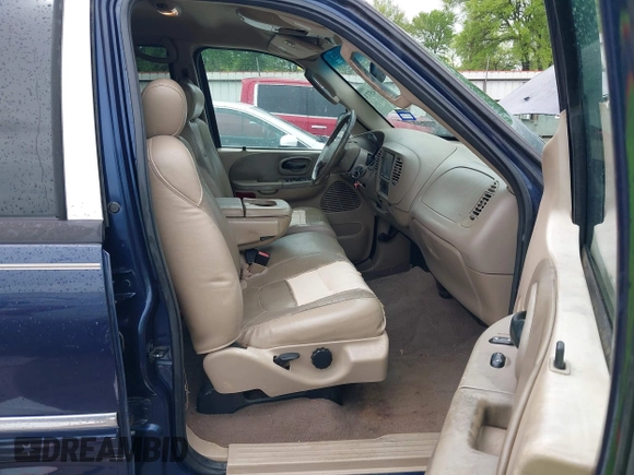 2003 Ford F-150 XLT with VIN 1FTRW07L33KC83234, listed as a IAAI auction lot 41894573 with 215,232 mi miles. Bid and sale history available at carsss.com. Image 5.