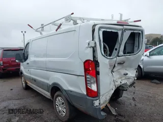 2020 Ford Transit Cargo z VIN 1FTBR1Y86LKA30515, wystawiony jako IAAI lot #41441522 z przebiegiem 84 331 mil mil oraz . Historia ofert i sprzedaży dostępna na DreamBid. Obrazek 3.