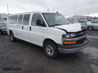 2017 Chevrolet Express Passenger LT with VIN 1GAZGPFG5H1196354, listed as a IAAI auction lot 40938913 with 117,647 mi miles. Bid and sale history available at carsss.com. Image 1.