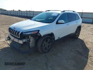 2016 Jeep Cherokee Latitude z VIN 1C4PJMCS0GW277030, wystawiony jako IAAI lot #40807423 z przebiegiem 189 503 mil mil oraz . Historia ofert i sprzedaży dostępna na DreamBid. Obrazek 2.