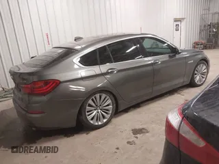 2014 BMW 5 Series 535i Gran Turismo xDrive z VIN WBA5M4C59ED183503, wystawiony jako IAAI lot #41983117 z przebiegiem 136 186 mil mil oraz . Historia ofert i sprzedaży dostępna na DreamBid. Obrazek 4.