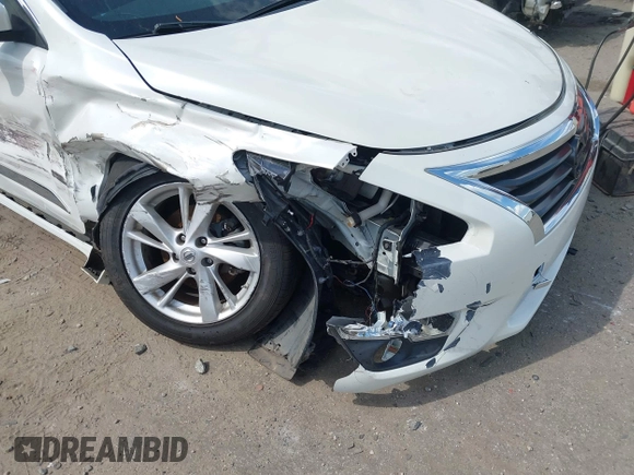 2014 Nissan Altima 2.5 S with VIN 1N4AL3AP5EC170567, listed as a IAAI auction lot 42011327 with 211,747 mi miles. Bid and sale history available at carsss.com. Image 6.