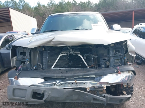 2003 Chevrolet Silverado 1500 Work Truck with VIN 2GCEC19X831370446, listed as a IAAI auction lot 41565715 with 179,326 mi miles. Bid and sale history available at carsss.com. Image 6.
