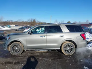2019 Ford Expedition Limited with VIN 1FMJU2AT8KEA33195, listed as a IAAI auction lot 41222650 with 76,729 mi miles. Bid and sale history available at carsss.com. Image 14.