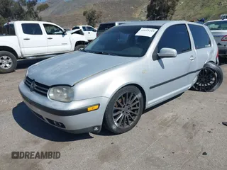 1999 Volkswagen Golf z VIN WVWBA31J0XW484354, wystawiony jako IAAI lot #41653219 z przebiegiem 255 725 mil mil oraz . Historia ofert i sprzedaży dostępna na DreamBid. Obrazek 2.