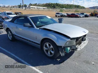 2007 Ford Mustang Deluxe with VIN 1ZVFT84N075288988, listed as a IAAI auction lot 41690605 with 191,936 mi miles and . Bid and sale history available at carsss.com. Image 1.
