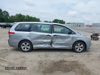 2014 Toyota Sienna L z VIN 5TDZK3DC5ES524062, wystawiony jako IAAI lot #42601245 z przebiegiem 130 892 mil mil oraz . Historia ofert i sprzedaży dostępna na DreamBid. Obrazek 6.
