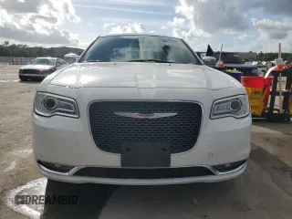 2019 Chrysler 300 Limited with VIN 2C3CCAKG6KH578031, listed as a Copart auction lot 71211053 with 91,428 mi miles and Salvage Title. Bid and sale history available at carsss.com. Image 5.