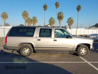 1999 GMC Suburban with VIN 1GKEC16R8XJ737397, listed as a IAAI auction lot 41301399 with 115,481 mi miles. Bid and sale history available at carsss.com. Image 14.