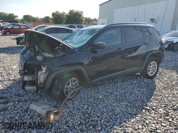 2018 Jeep Compass Sport z VIN 3C4NJCABXJT106979, wystawiony jako Copart lot #62165865 z przebiegiem Nie podano mil oraz Szkoda całkowita • Salvage title. Historia ofert i sprzedaży dostępna na DreamBid. Obrazek 1.