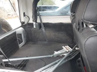2008 Jeep Wrangler Sahara z VIN 1J4FA54158L640474, wystawiony jako IAAI lot #42243860 z przebiegiem 141 303 mil mil oraz . Historia ofert i sprzedaży dostępna na DreamBid. Obrazek 8.