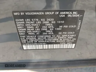 2024 Volkswagen Atlas SEL Premium R-Line z VIN 1V2FE2CA3RC245381, wystawiony jako IAAI lot #41610093 z przebiegiem 5 022 mil mil oraz . Historia ofert i sprzedaży dostępna na DreamBid. Obrazek 9.